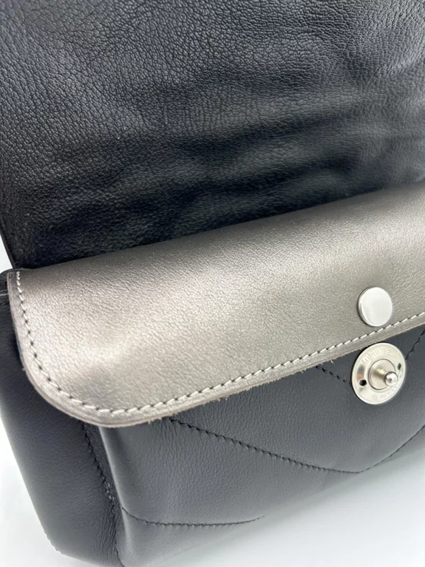 Le MINI Sac ESSENTIEL noir matelassé